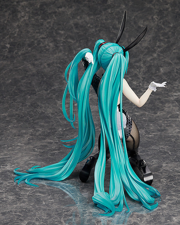 [Pre-Order] GSC Hatsune Miku Bunny Version Art by SanMuYYB 1/4 Scale (re-run)