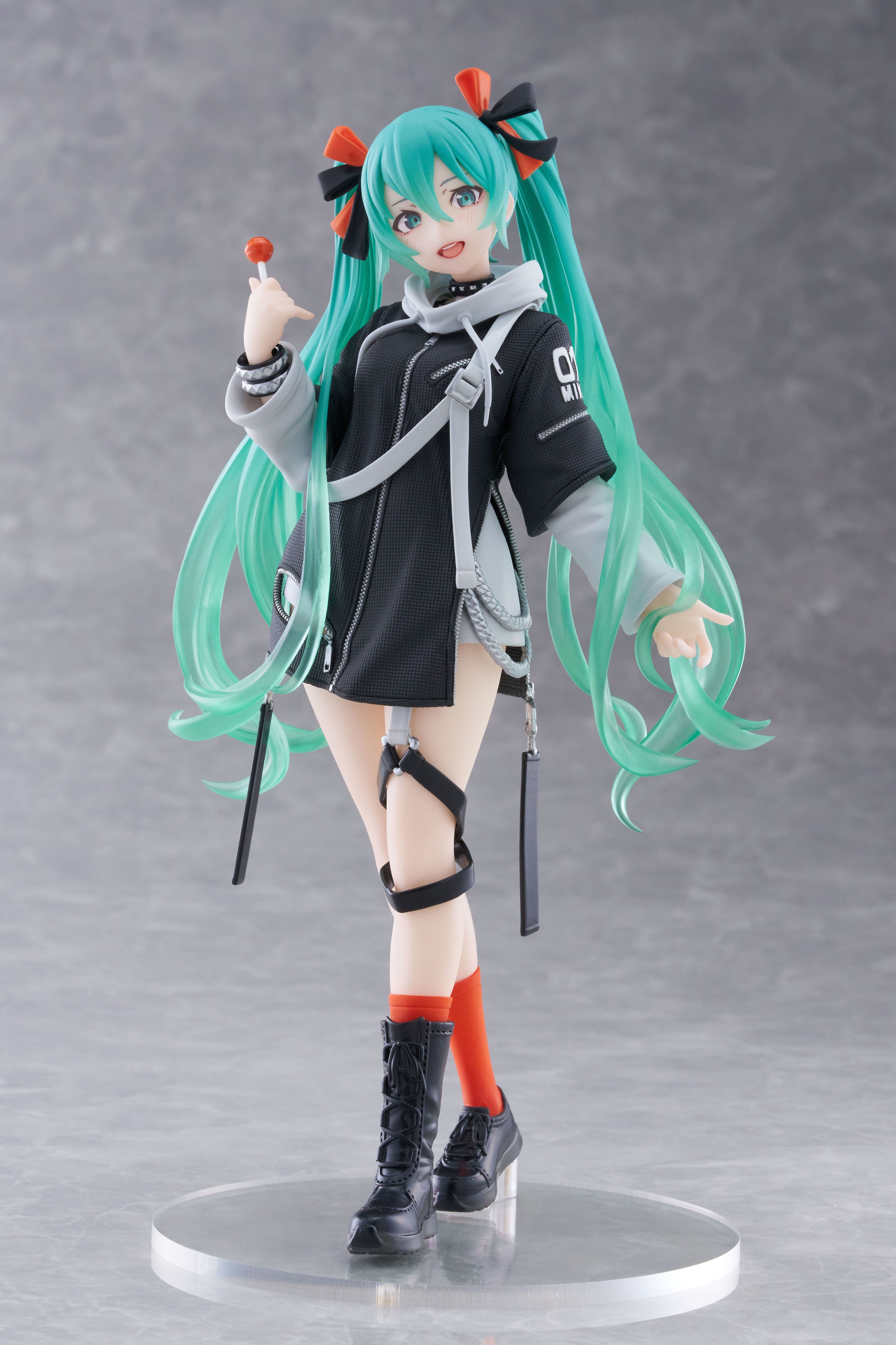 TAITO Hatsune Miku Fashion Punk Ver Secondary image