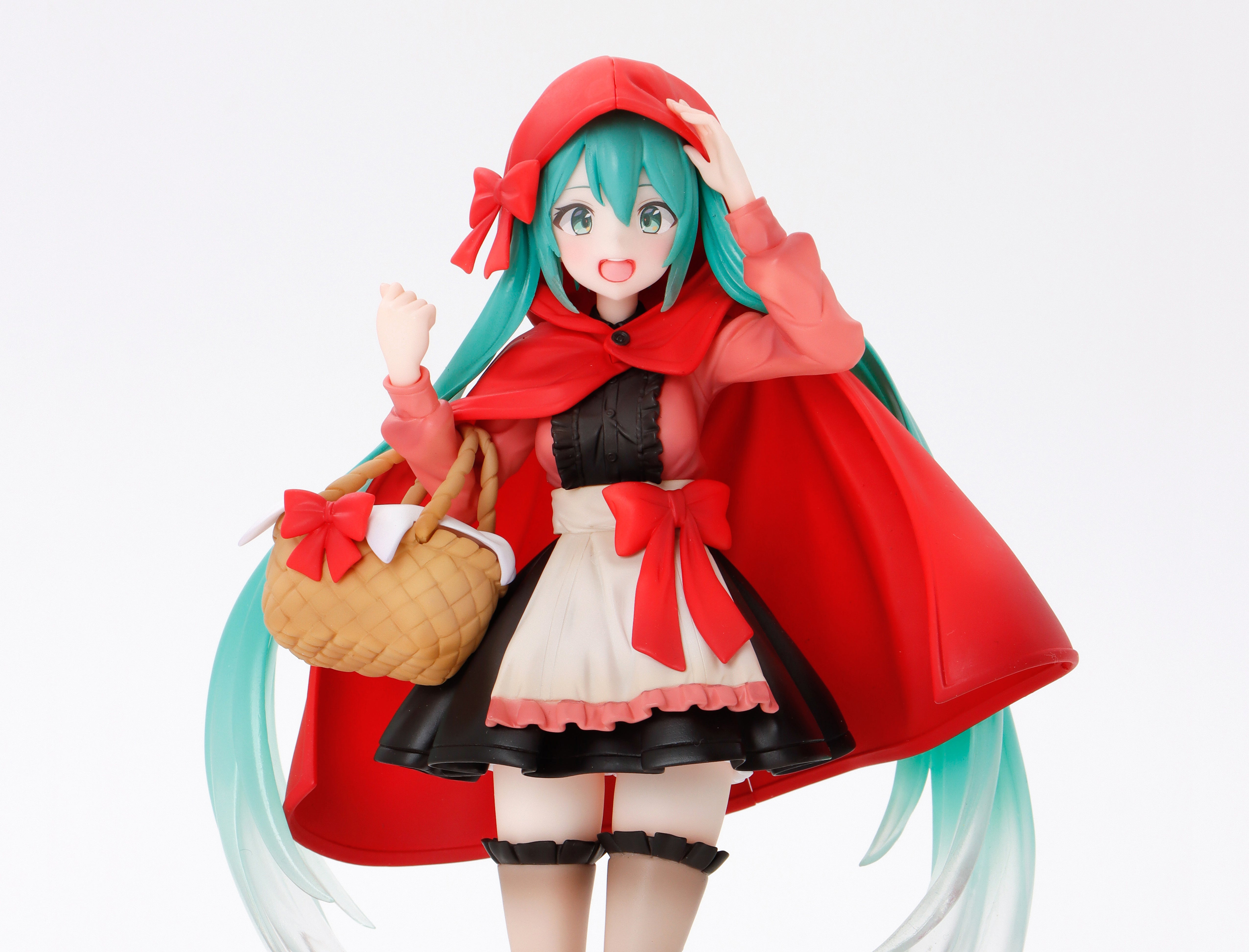 TAITO Wonderland Hatsune Miku Little Red Riding Hood Pre-Order Main image